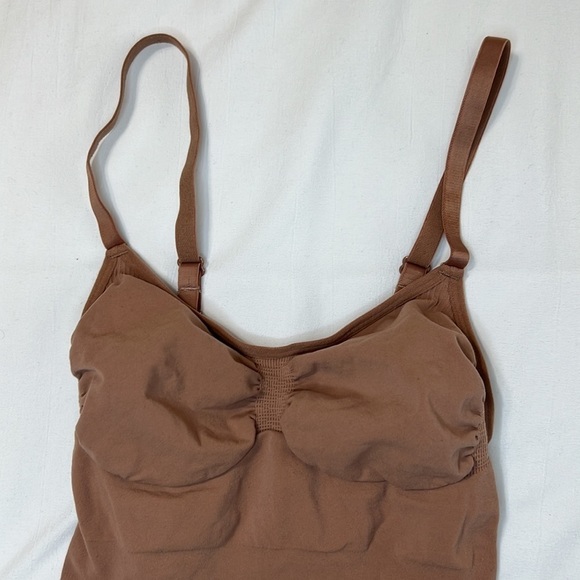 SKIMS SEAMLESS SCULPT BRIEF BODYSUIT SIENNA BROWN SIZE SMALL MEDIUM - Picture 7 of 11